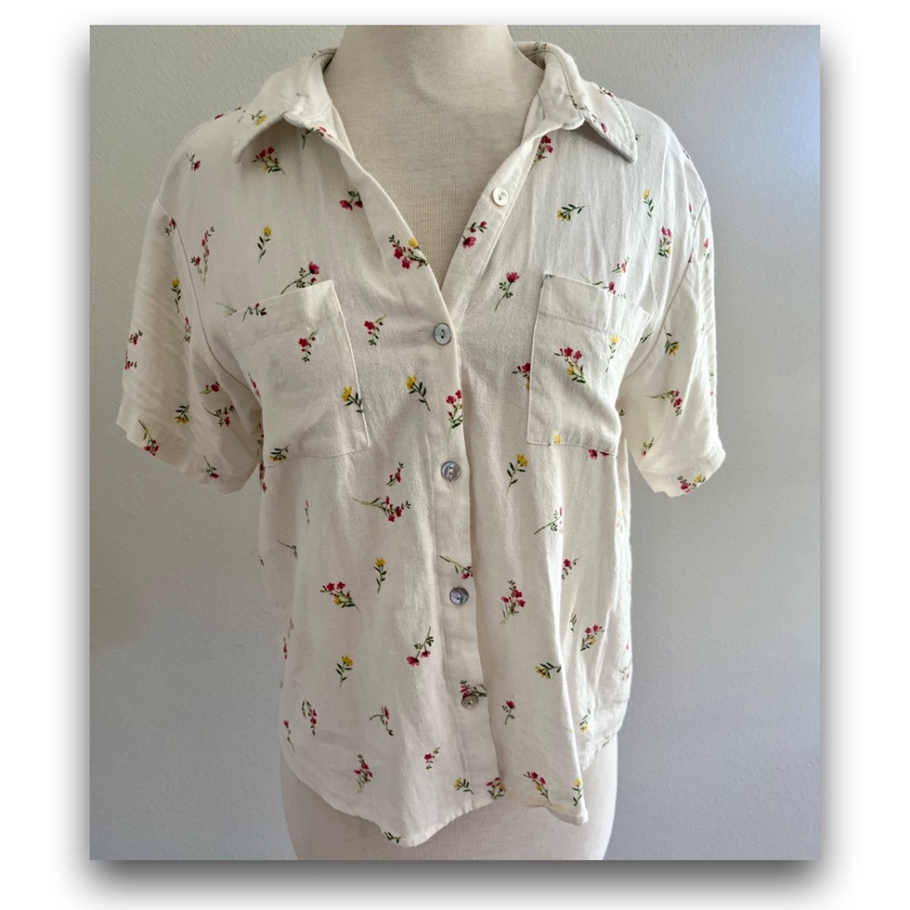 Rae Dunn Linen Blend Short Sleeved Blouse • L
